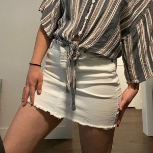Stretchy white skirt